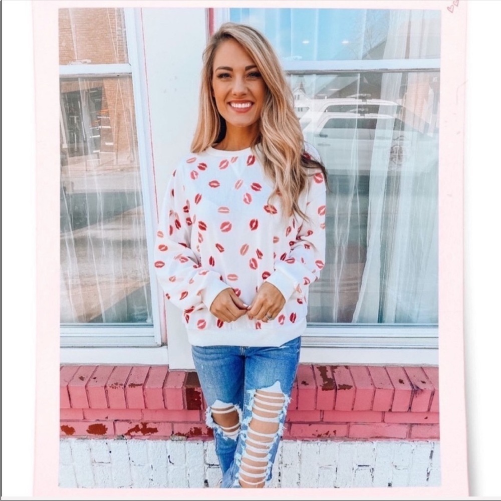 Z Supply kiss lip valentine’s day long sleeve pullover
